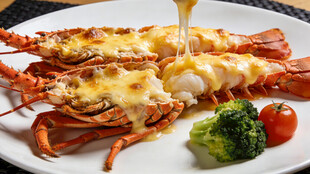 芝士焗龙虾配时蔬