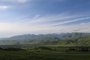 草原山峦蓝天壮美风光