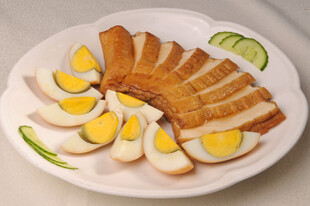 卤水豆腐拼鸡蛋