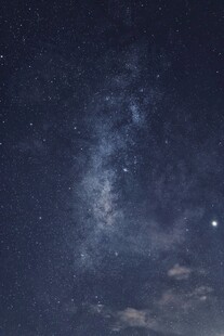 璀璨星空下的银河美景