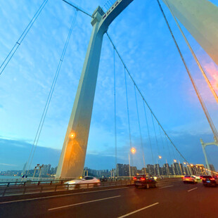 城市大桥夜景车流画面