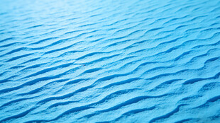 蓝色水波纹理背景图