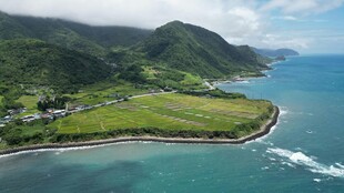 海岛青山绿水美丽风光