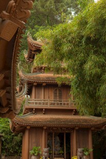 古朴中式建筑融入绿意