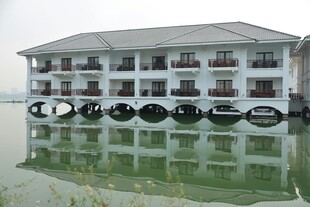 水上建筑倒影景观