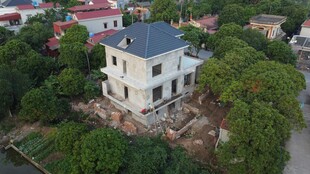 乡村独栋白房 绿树环绕