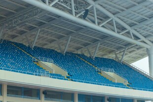 空旷体育场看台座椅