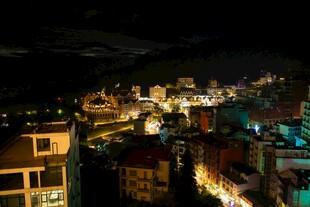 山城夜景璀璨灯火迷人