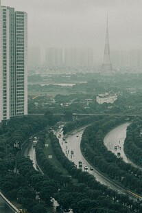 城市河畔景观俯瞰