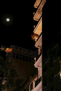 月夜下的建筑轮廓