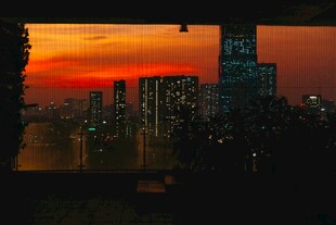 城市日落时分绚烂天际线