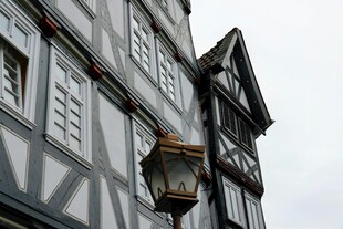 欧式建筑外墙与复古壁灯