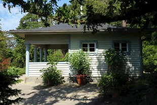 乡村小屋 绿植环绕的宁静处