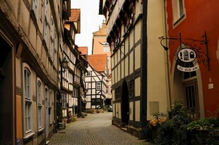  洲古朴小巷街景