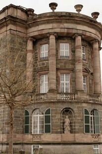 古典风格的宏伟建筑外观