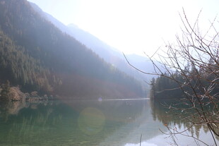 宁静山水湖景自然风光图