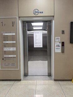 现代风格电梯入口场景