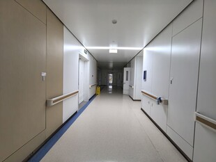 医院走廊内部场景