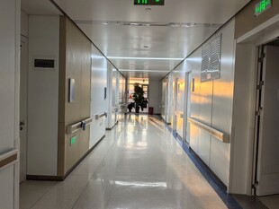医院走廊场景