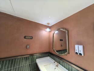 复古风格浴室内部场景