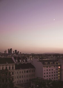 城市黄昏天际线俯瞰图