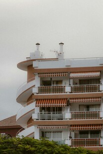 多层阳台建筑外观