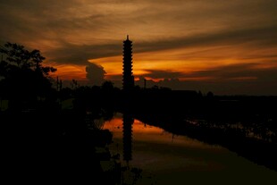 日落时分的纪念碑景观