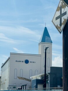 白色教堂建筑外观风景