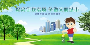男孩在绿意盎然公园快乐玩耍