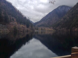 宁静山水湖泊自然美景