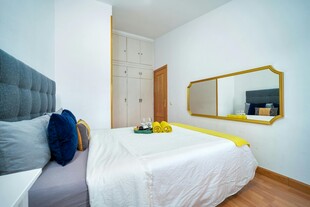 现代简约风温馨卧室一角