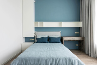 简约蓝色系卧室温馨床铺