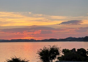 湖畔绝美日落景致