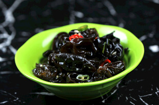 翠绿碗中美味黑木耳