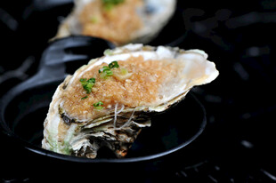 美味蒜蓉烤生蚝