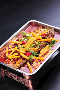 美味烤鱼盘蔬菜牛排