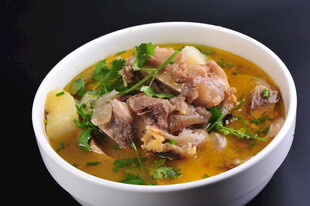 香浓美味的羊肉汤
