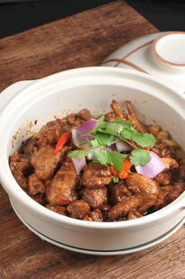 美味砂锅鸡肉