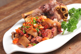 香辣美味卤味咸蹄膀