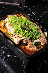 美味烤全鱼鲜香诱人