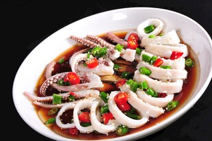 香辣鱿鱼圈美味诱人