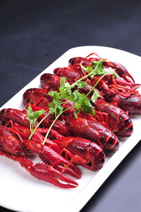 美味小龙虾摆盘精致