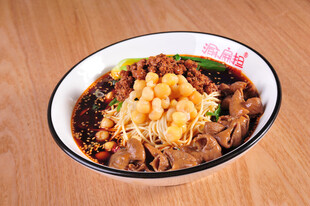 美味牛肉拌面料足诱人