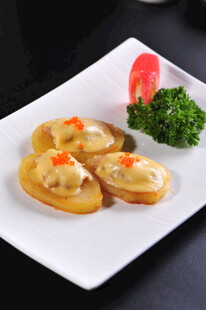 美味扇贝摆盘精致