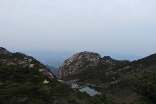 山间湖景 远眺壮阔风光