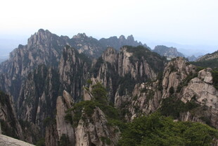 壮丽黄山奇峰景观