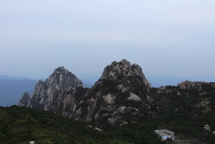 巍峨山峰 尽显自然之美