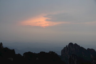 黄山日落时分壮美山景