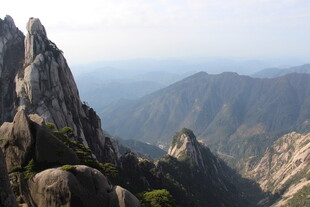 壮丽山景 巍峨奇峰与云海