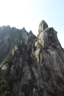巍峨嶙峋的独特山峰景观